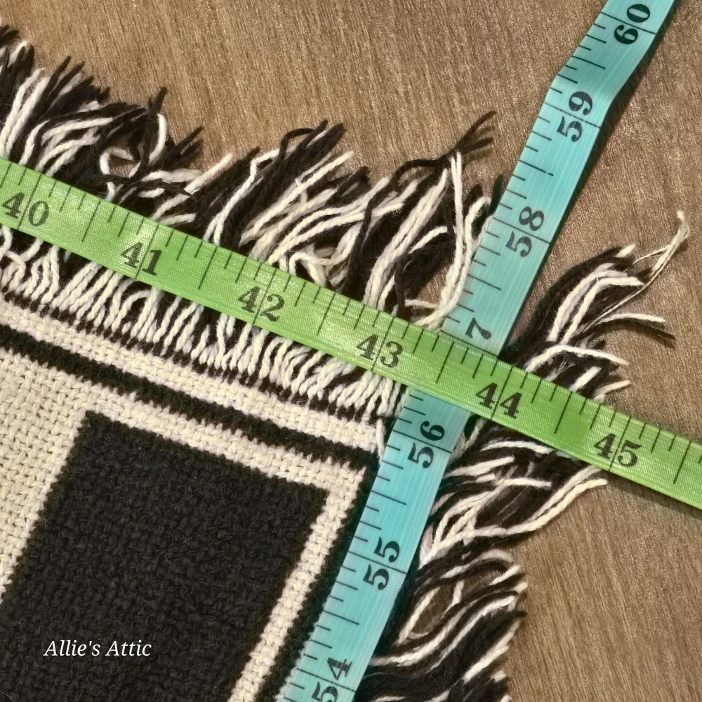 Tapestry Throw Blanket Couch Music Piano Keys Notes Reversible Black White‎ READ